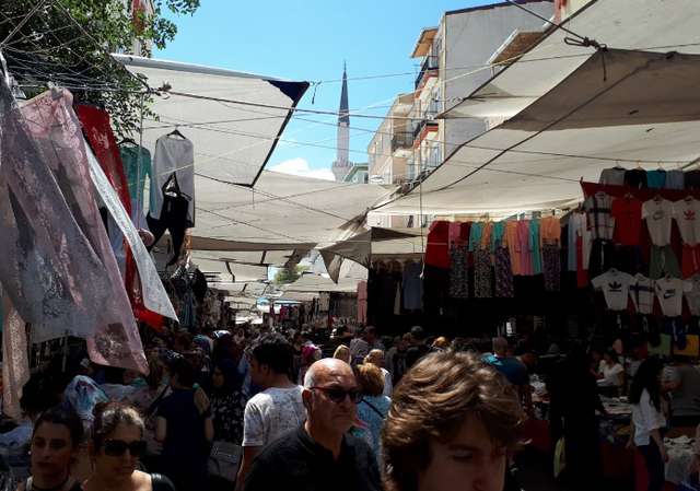 سوق الجمعة في اسطنبول