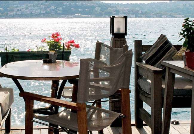 مقاهي اسطنبول على البحر