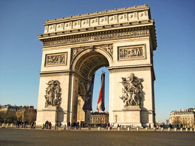 النصر اماكن سياحية في باريس