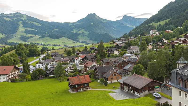 قرية قشتاد سويسرا