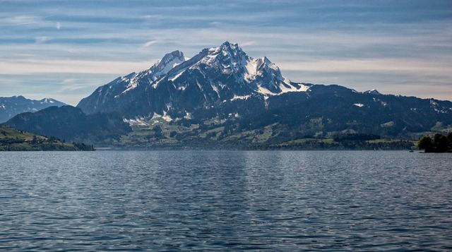 بحيرة لوزيرن سويسرا