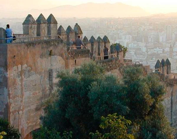 سور قلعة جبل المنارة في ملقا